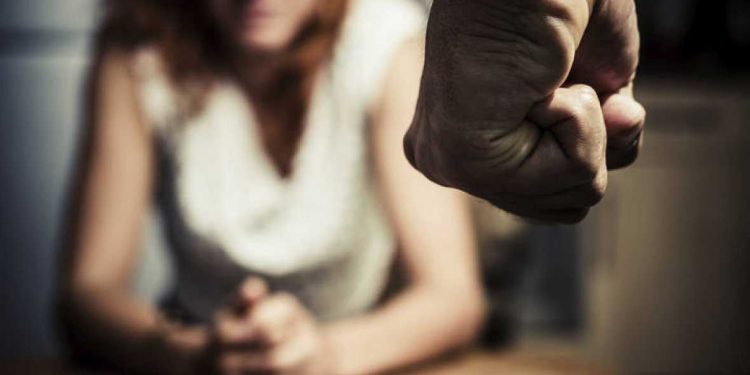 MUJERES COLORADAS EN CONTRA DE LA VIOLENCIA DOMESTICA