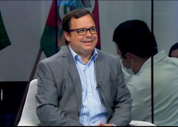 Discusión por exigencia de certificado de vacunación contra la covid