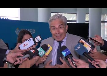 «No pueden ni van a frenar la transformación educativa», advirtió Robert Silva